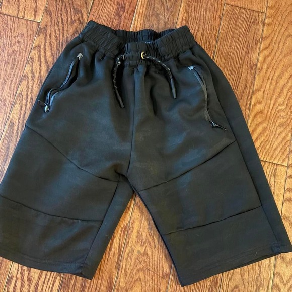 Black Encrypted shorts with zipper pockets boys 10/12 medium - Picture 1 of 5